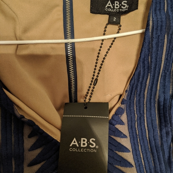 Navy blue size 2 lace short dress - Picture 2 of 4